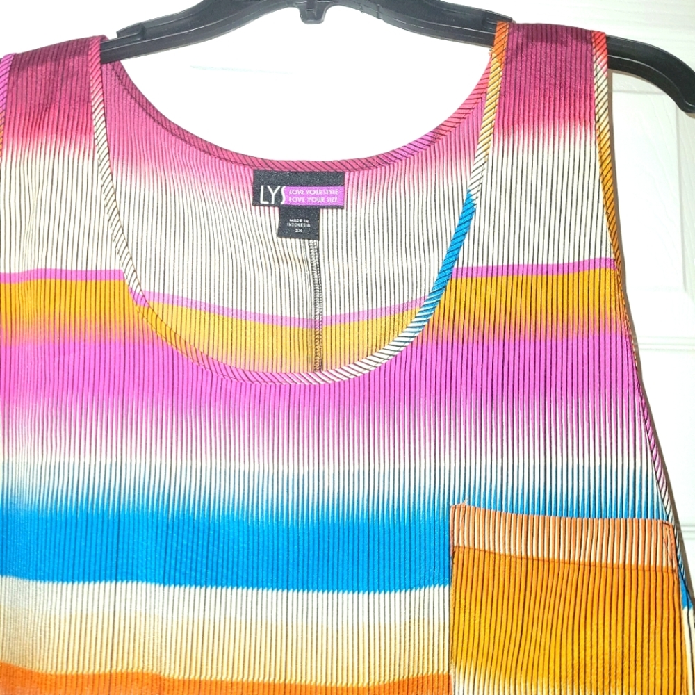 Women's sleevless top